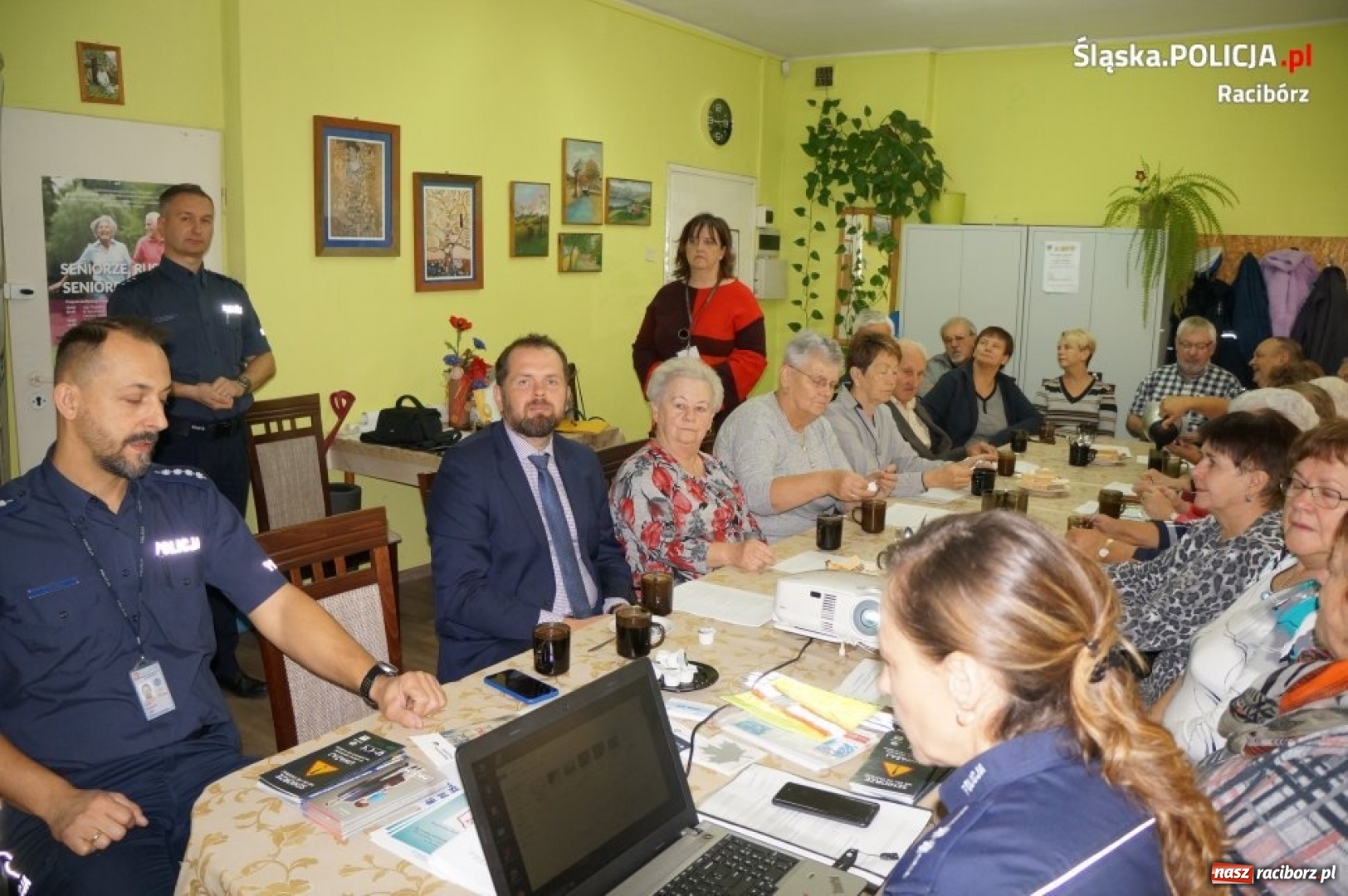 Zdjęcie w galerii na portalu naszraciborz.pl: Seniorzy z Krzanowic debatowali o bezpieczeństwie wiadomości z regionu