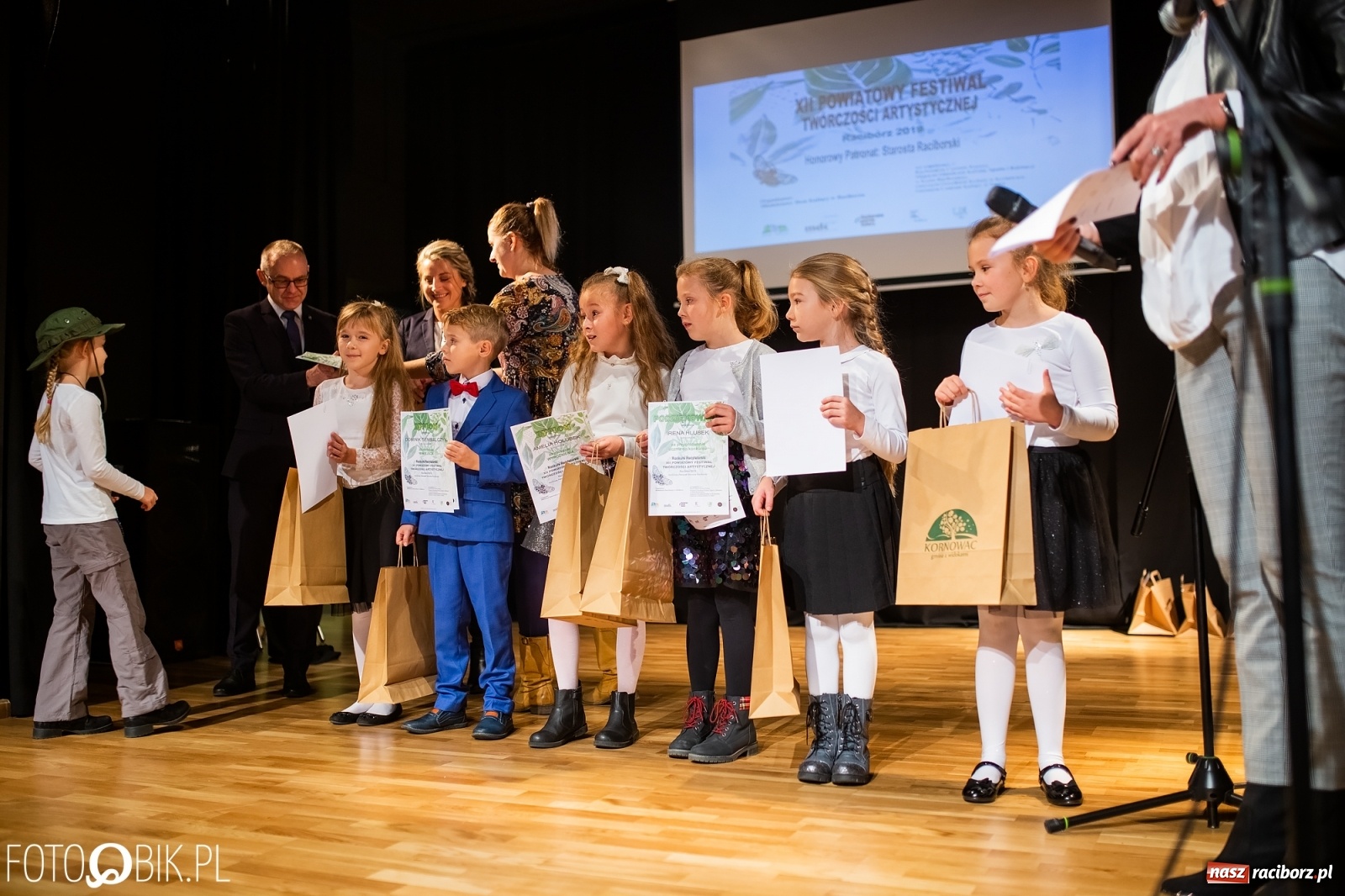 Zdjęcie w galerii na portalu naszraciborz.pl: Koncert laureatów Powiatowego Festiwalu Twórczości Artystycznej wiadomości z regionu