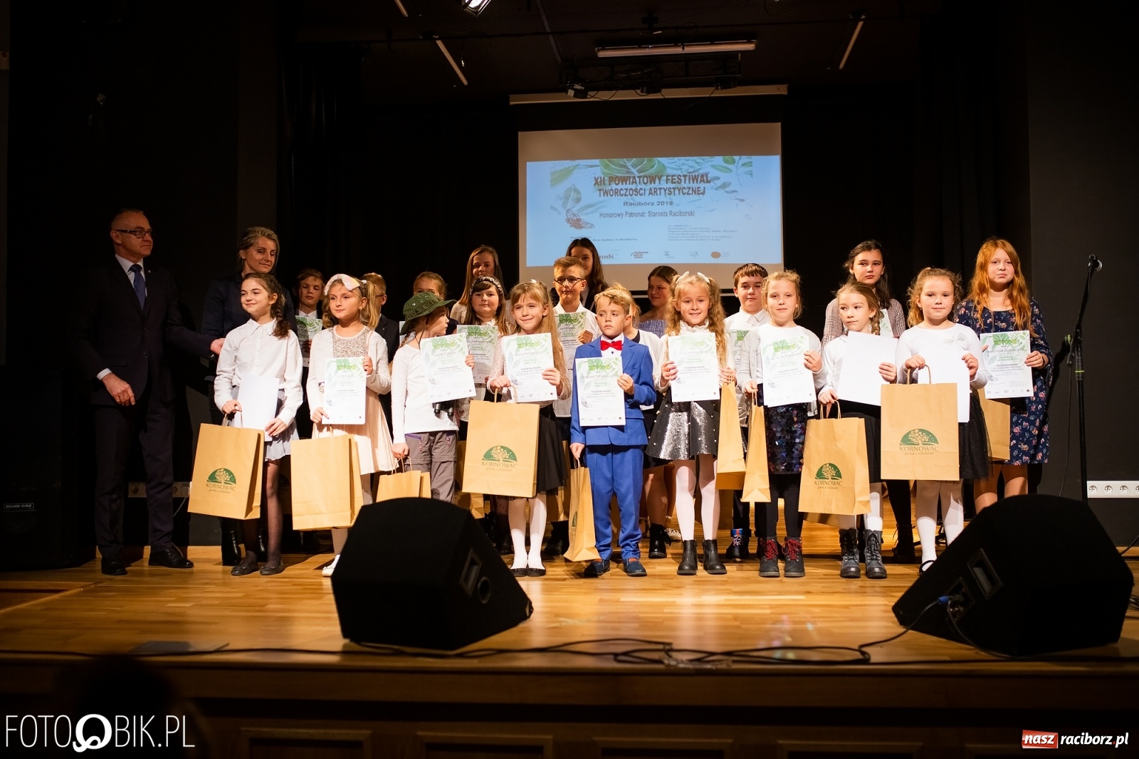 Zdjęcie w galerii na portalu naszraciborz.pl: Koncert laureatów Powiatowego Festiwalu Twórczości Artystycznej wiadomości z regionu