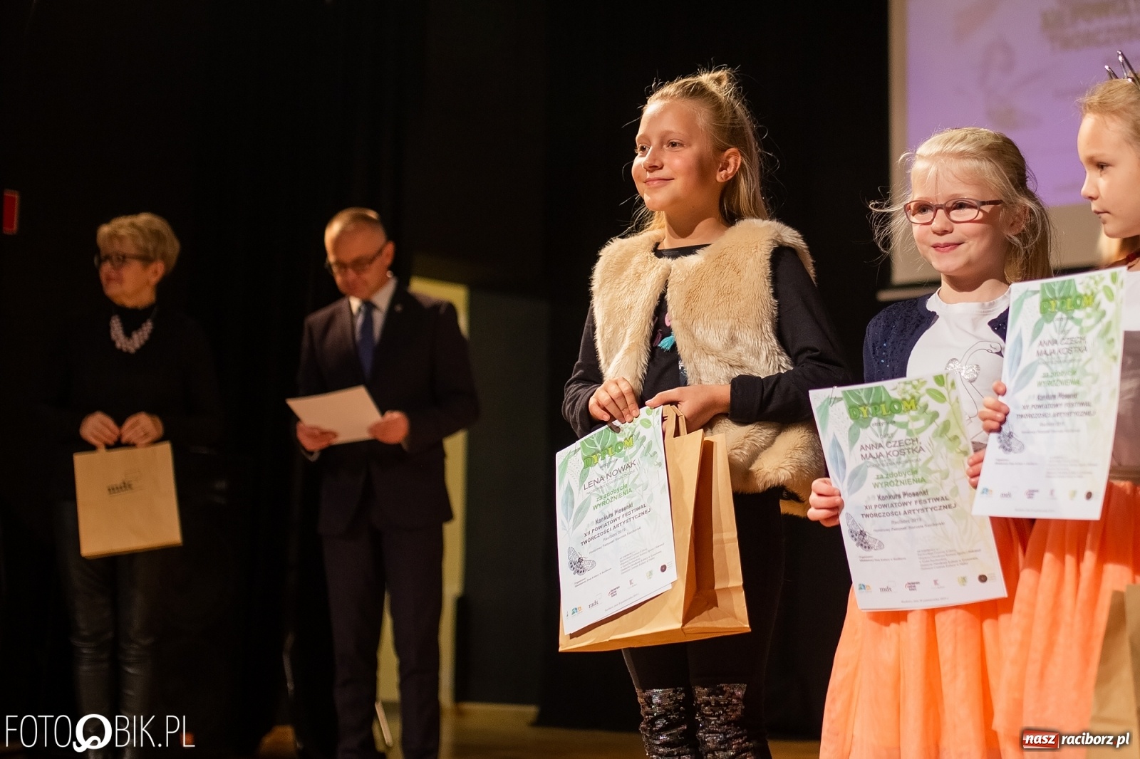 Zdjęcie w galerii na portalu naszraciborz.pl: Koncert laureatów Powiatowego Festiwalu Twórczości Artystycznej wiadomości z regionu