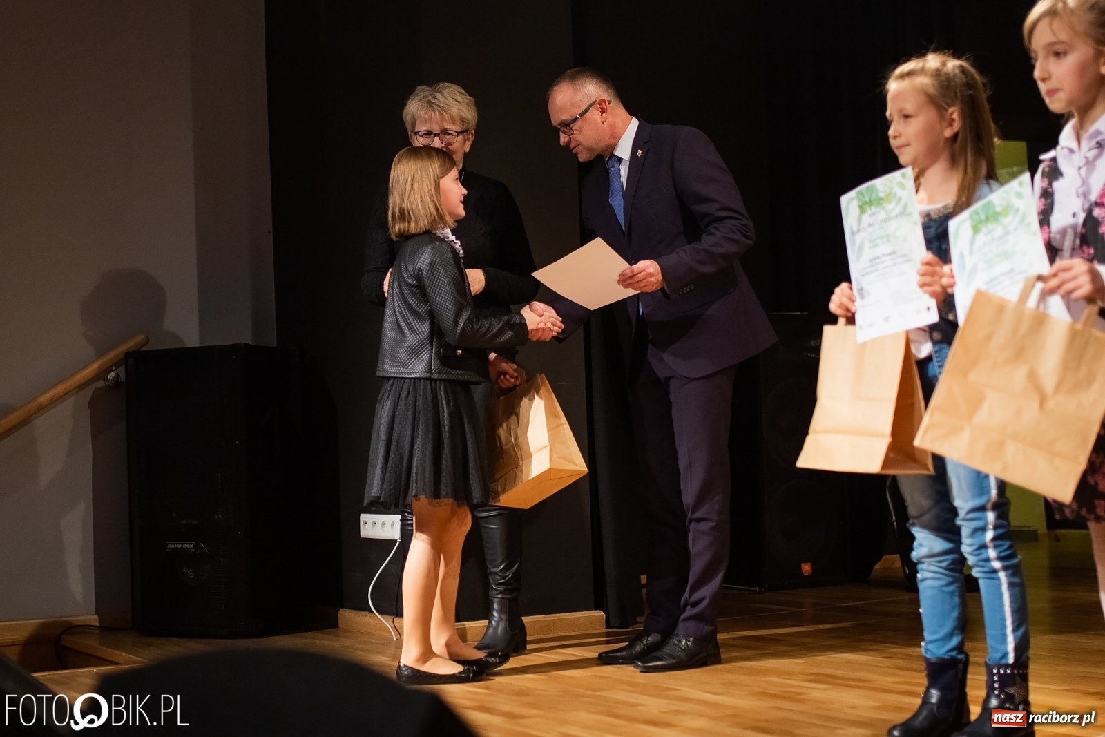 Zdjęcie w galerii na portalu naszraciborz.pl: Koncert laureatów Powiatowego Festiwalu Twórczości Artystycznej wiadomości z regionu