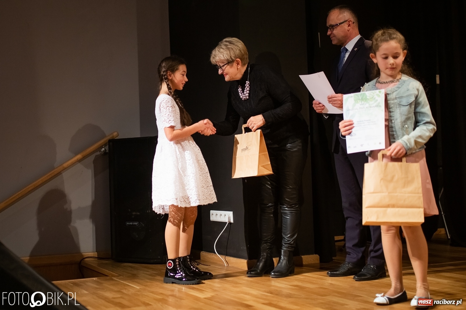 Zdjęcie w galerii na portalu naszraciborz.pl: Koncert laureatów Powiatowego Festiwalu Twórczości Artystycznej wiadomości z regionu