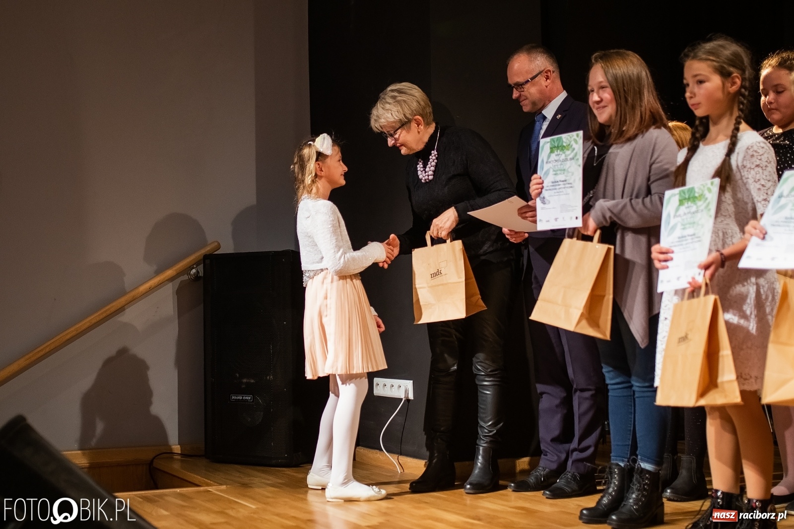 Zdjęcie w galerii na portalu naszraciborz.pl: Koncert laureatów Powiatowego Festiwalu Twórczości Artystycznej wiadomości z regionu