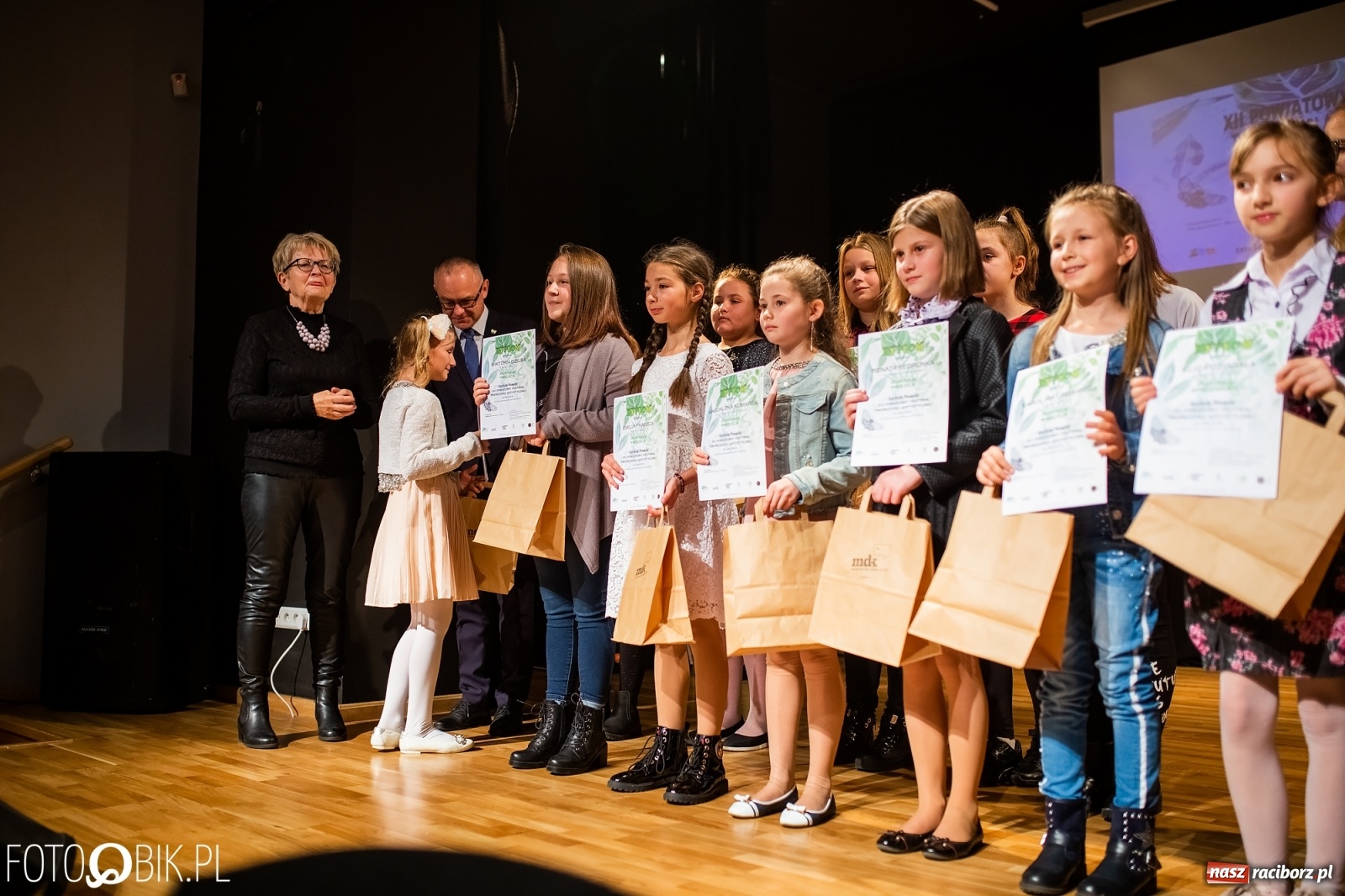 Zdjęcie w galerii na portalu naszraciborz.pl: Koncert laureatów Powiatowego Festiwalu Twórczości Artystycznej wiadomości z regionu