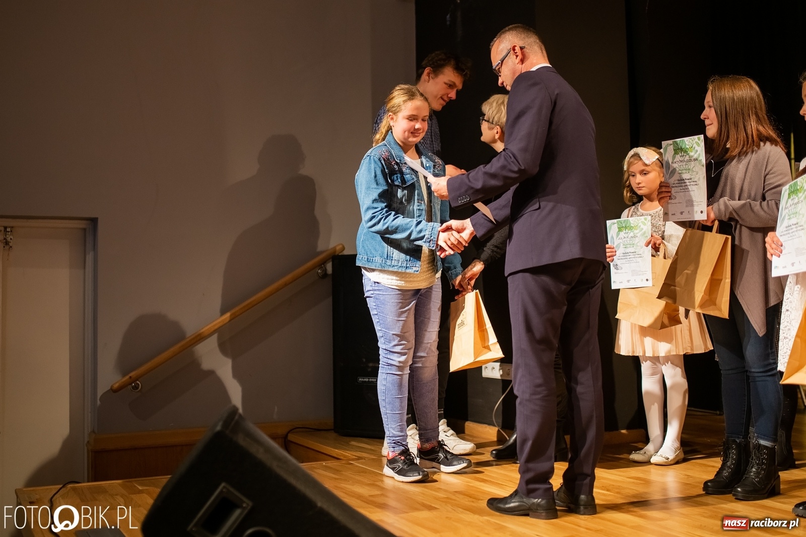 Zdjęcie w galerii na portalu naszraciborz.pl: Koncert laureatów Powiatowego Festiwalu Twórczości Artystycznej wiadomości z regionu