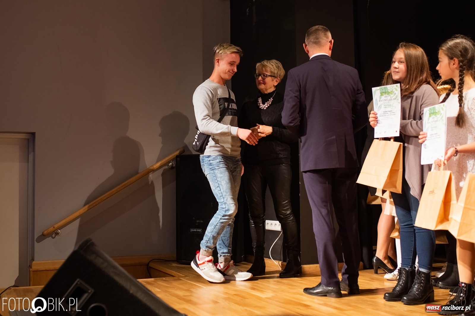 Zdjęcie w galerii na portalu naszraciborz.pl: Koncert laureatów Powiatowego Festiwalu Twórczości Artystycznej wiadomości z regionu