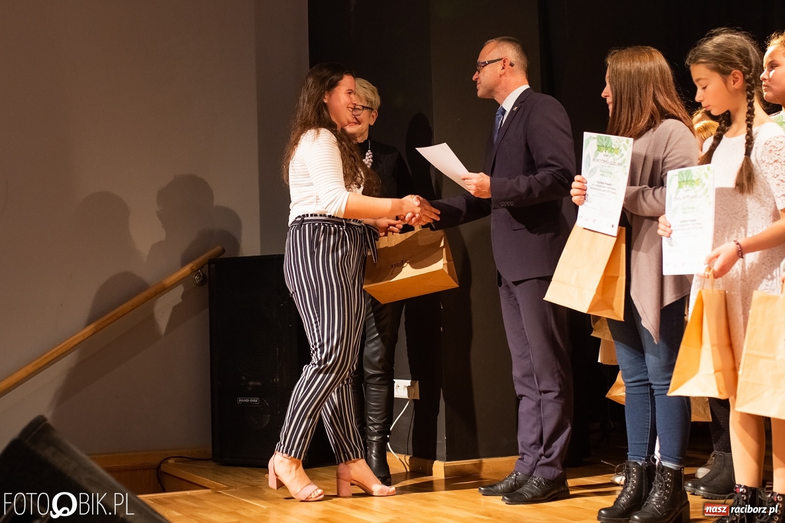 Zdjęcie w galerii na portalu naszraciborz.pl: Koncert laureatów Powiatowego Festiwalu Twórczości Artystycznej wiadomości z regionu