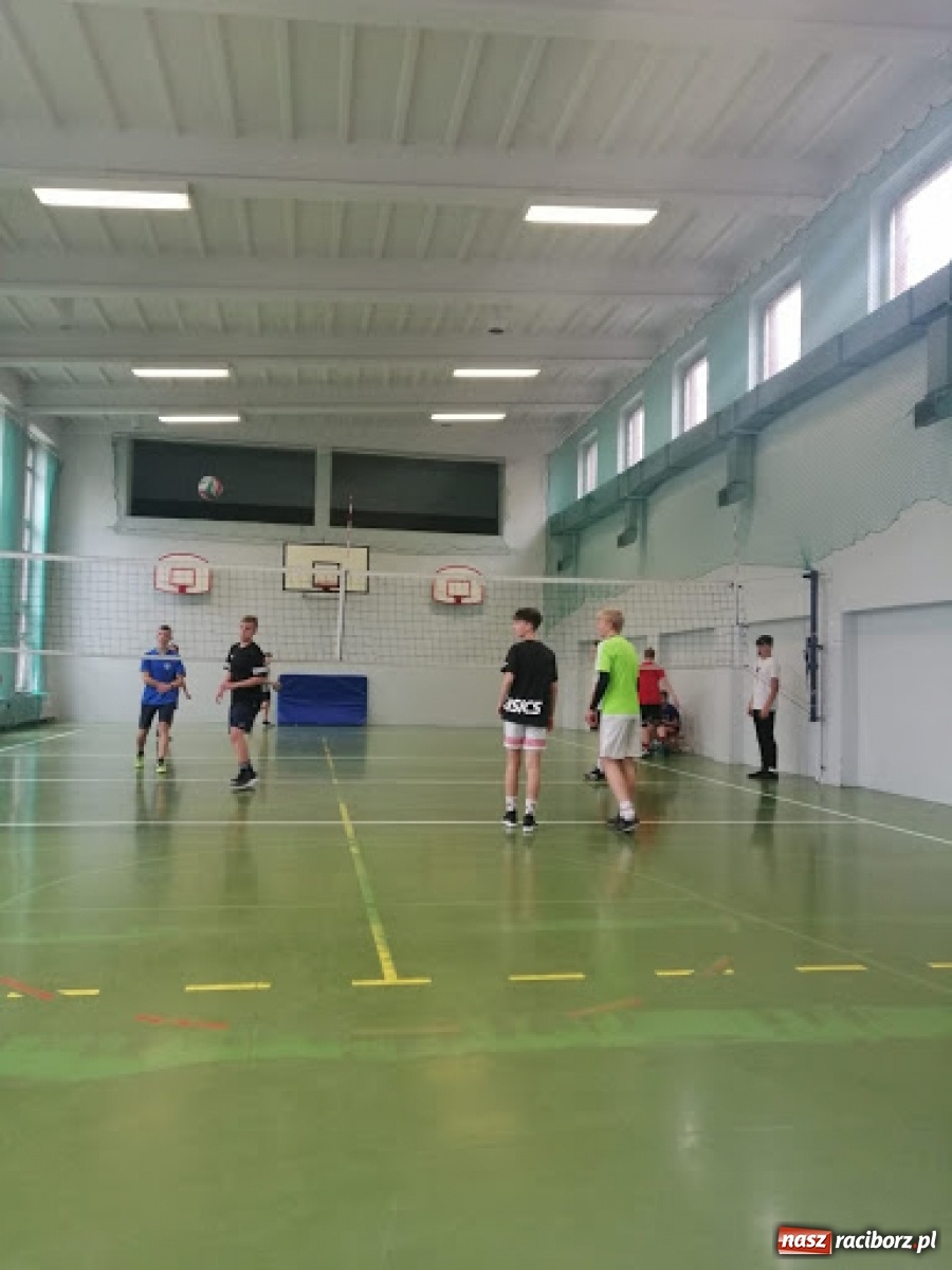 Zdjęcie w galerii na portalu naszraciborz.pl: Mistrzostw Raciborza w Dwójkach Siatkarskich Chłopców  wiadomości z regionu