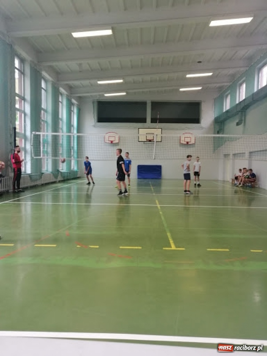 Zdjęcie w galerii na portalu naszraciborz.pl: Mistrzostw Raciborza w Dwójkach Siatkarskich Chłopców  wiadomości z regionu
