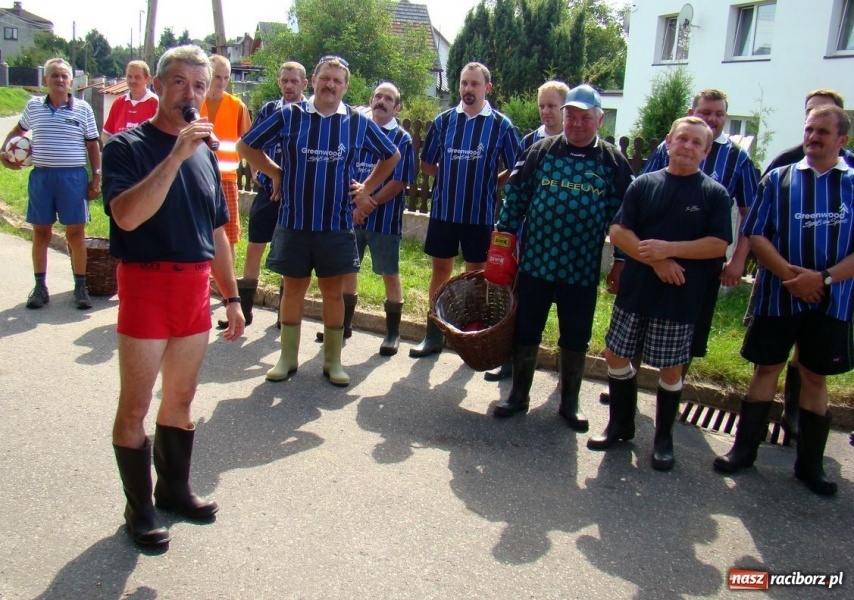 Zdjęcie w galerii na portalu naszraciborz.pl: Walka o kalosze wójta wiadomości z regionu