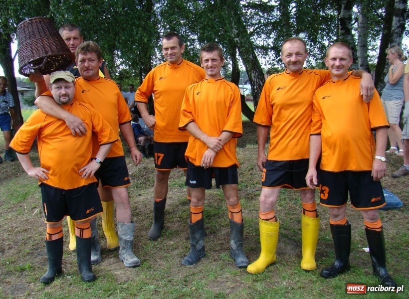 Zdjęcie w galerii na portalu naszraciborz.pl: Walka o kalosze wójta wiadomości z regionu