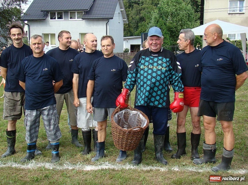 Zdjęcie w galerii na portalu naszraciborz.pl: Walka o kalosze wójta wiadomości z regionu