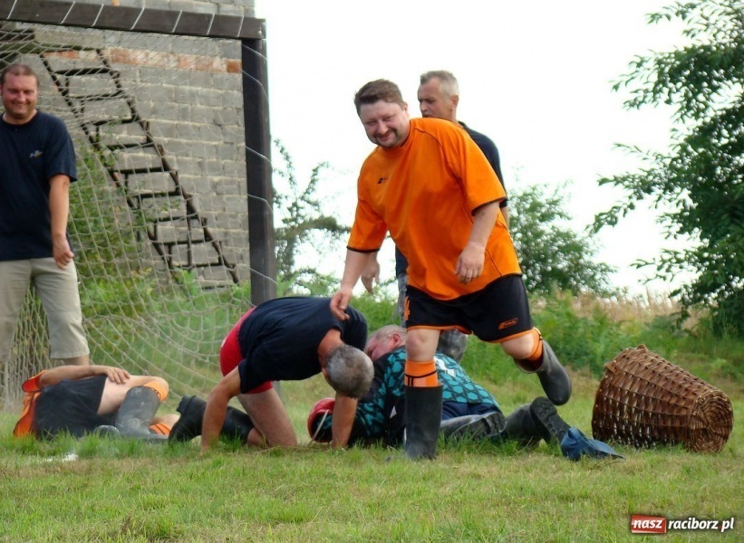 Zdjęcie w galerii na portalu naszraciborz.pl: Walka o kalosze wójta wiadomości z regionu