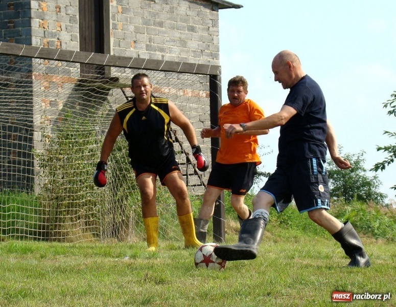 Zdjęcie w galerii na portalu naszraciborz.pl: Walka o kalosze wójta wiadomości z regionu