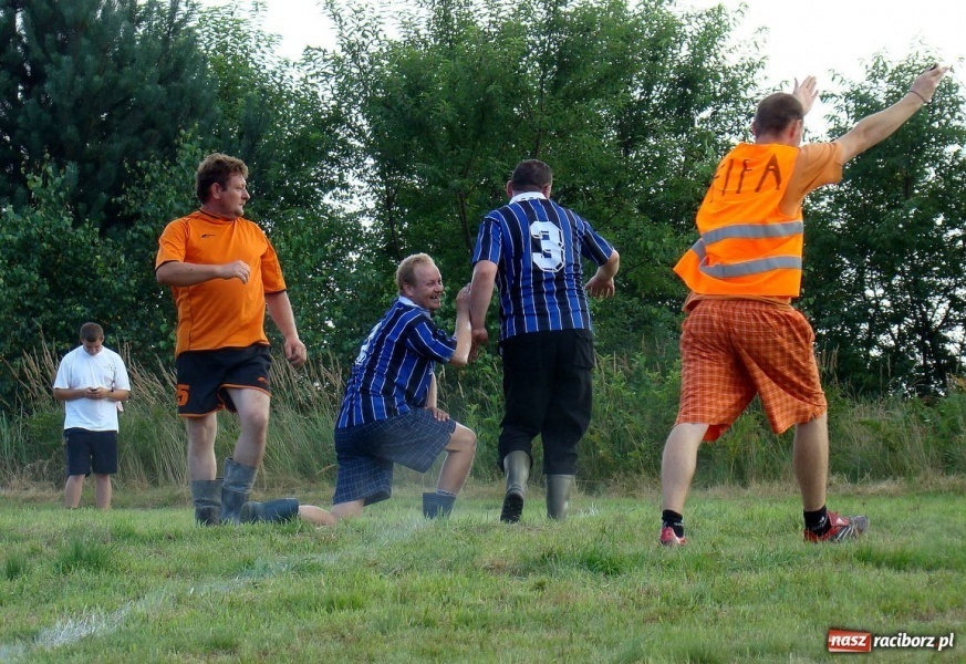 Zdjęcie w galerii na portalu naszraciborz.pl: Walka o kalosze wójta wiadomości z regionu