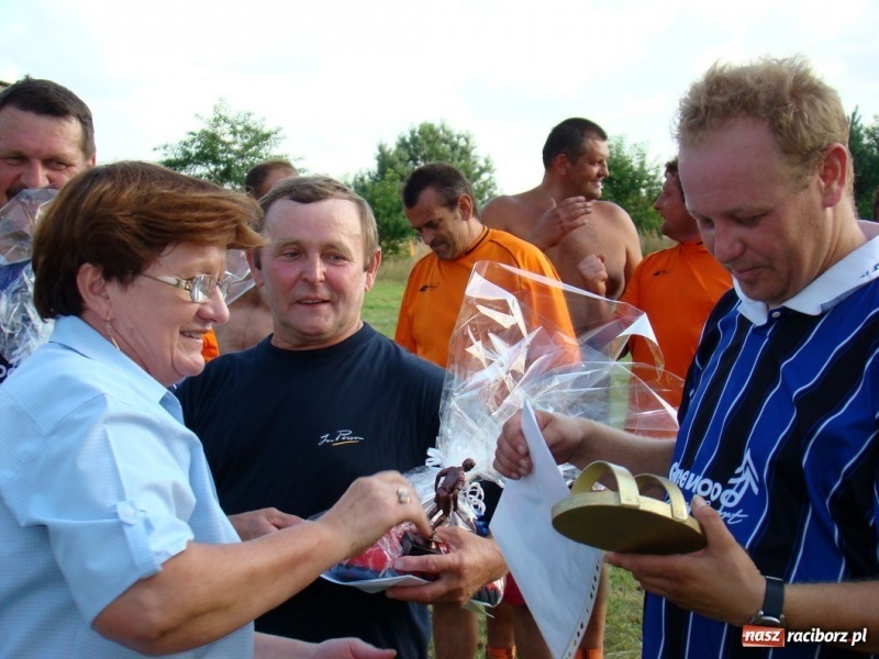 Zdjęcie w galerii na portalu naszraciborz.pl: Walka o kalosze wójta wiadomości z regionu