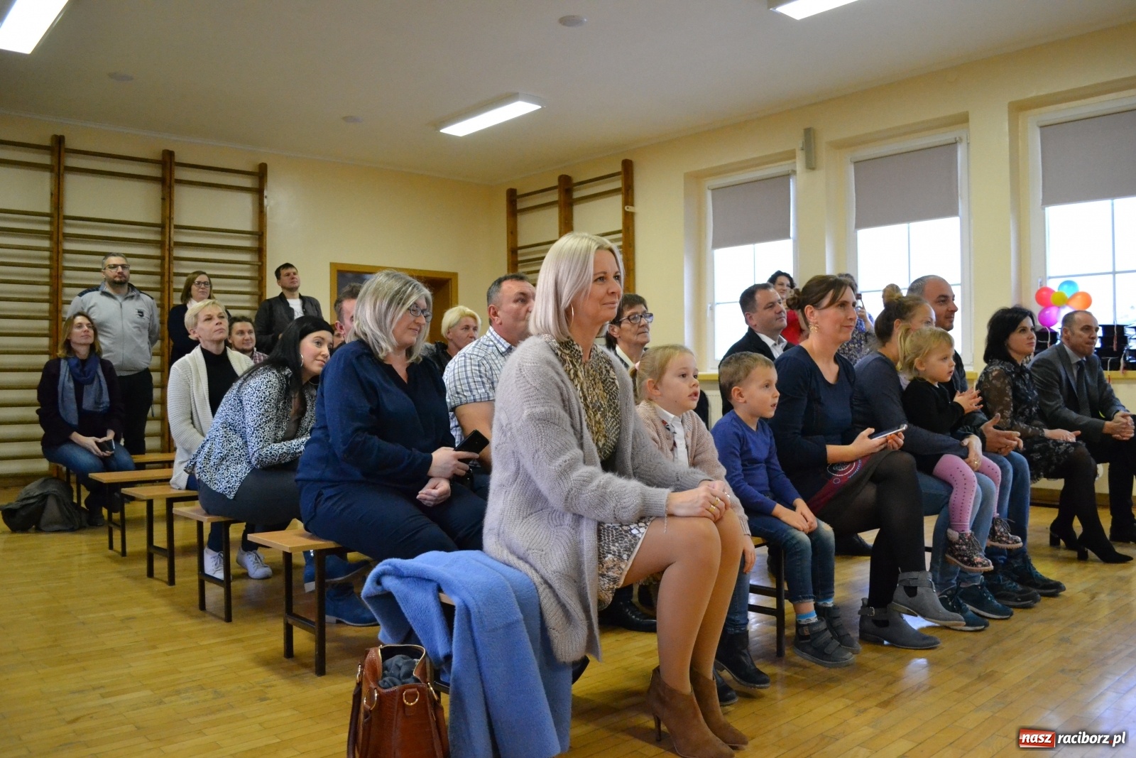 Zdjęcie w galerii na portalu naszraciborz.pl: Uroczyste pasowanie na ucznia na Ocicach wiadomości z regionu