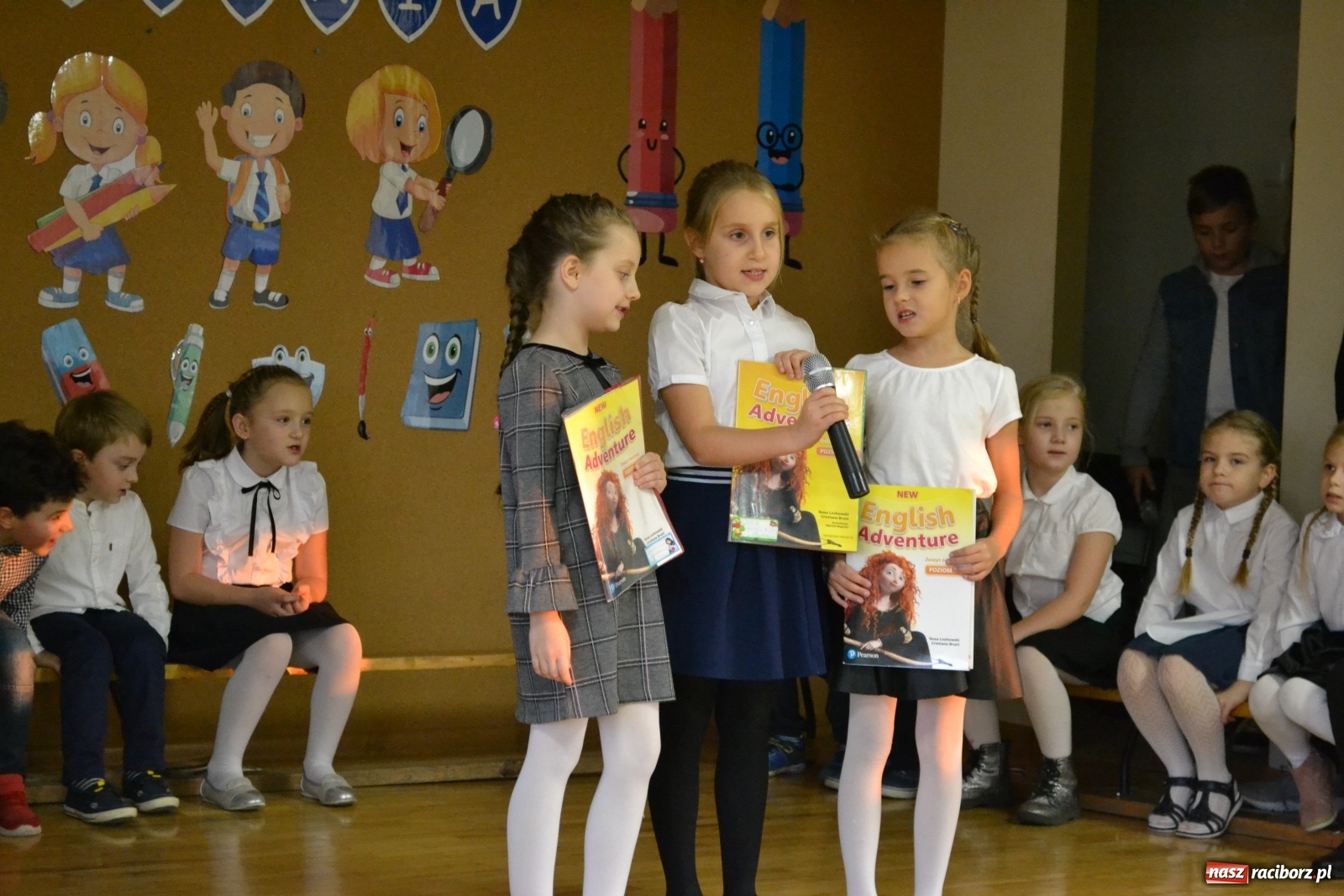 Zdjęcie w galerii na portalu naszraciborz.pl: Uroczyste pasowanie na ucznia na Ocicach wiadomości z regionu