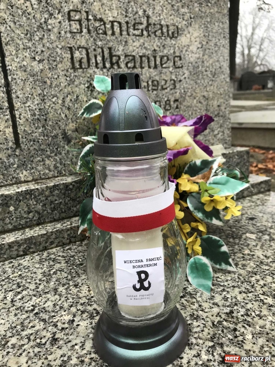 Zdjęcie w galerii na portalu naszraciborz.pl: Walcząc myśleli o Tobie. Żyjąc pamiętaj o nich! Polscy bohaterowie na naszych cmentarzach wiadomości z regionu