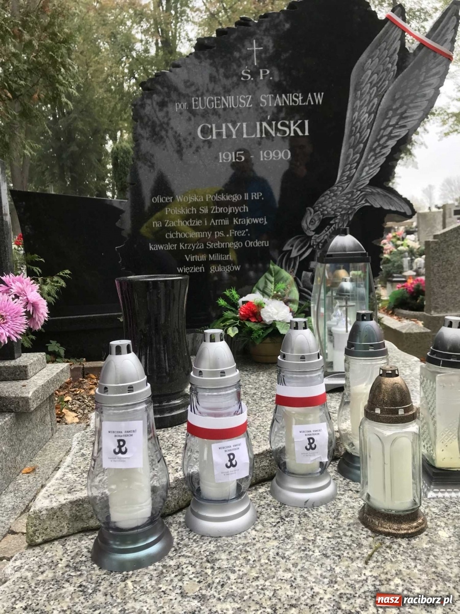 Zdjęcie w galerii na portalu naszraciborz.pl: Walcząc myśleli o Tobie. Żyjąc pamiętaj o nich! Polscy bohaterowie na naszych cmentarzach wiadomości z regionu