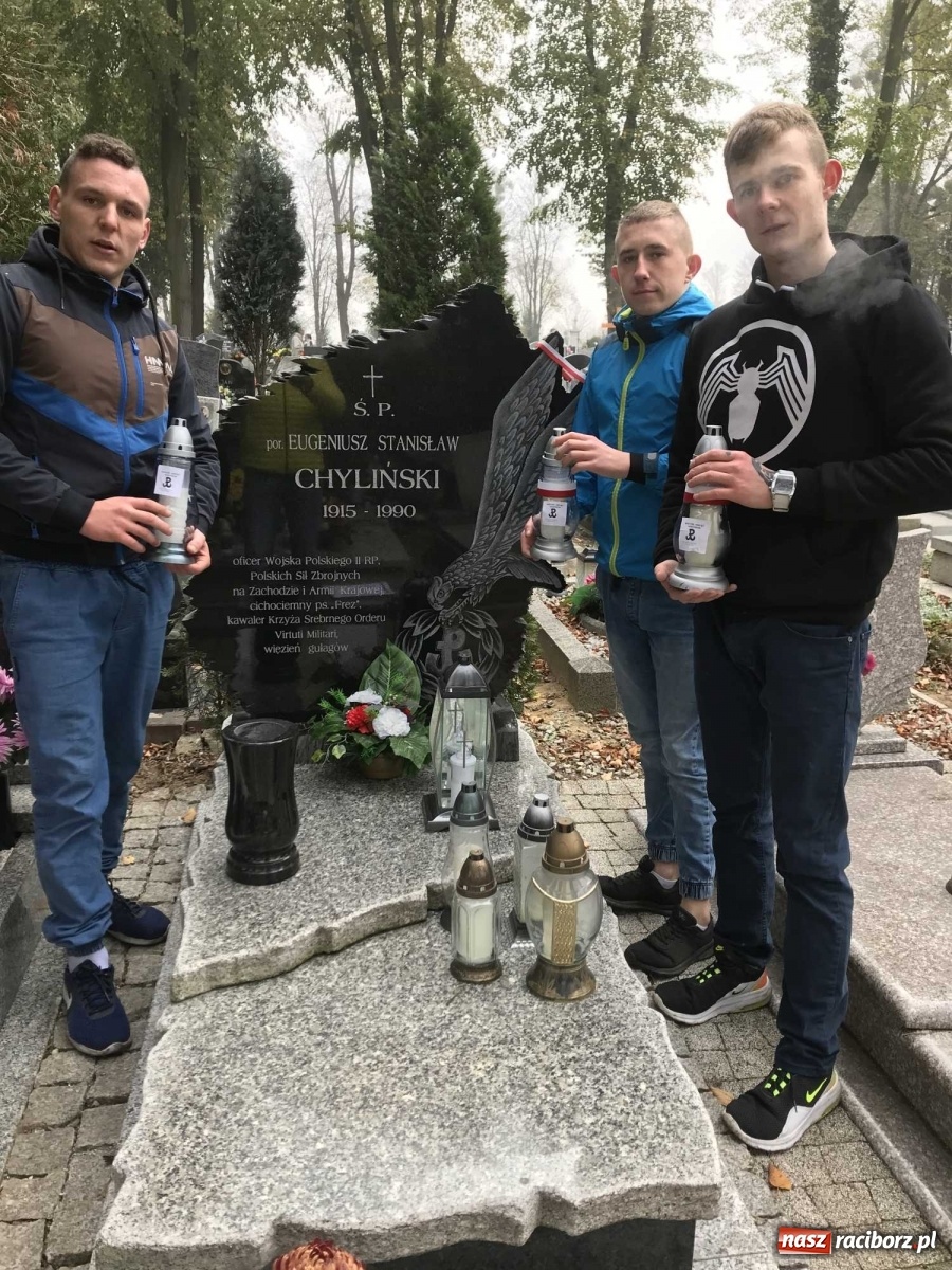Zdjęcie w galerii na portalu naszraciborz.pl: Walcząc myśleli o Tobie. Żyjąc pamiętaj o nich! Polscy bohaterowie na naszych cmentarzach wiadomości z regionu