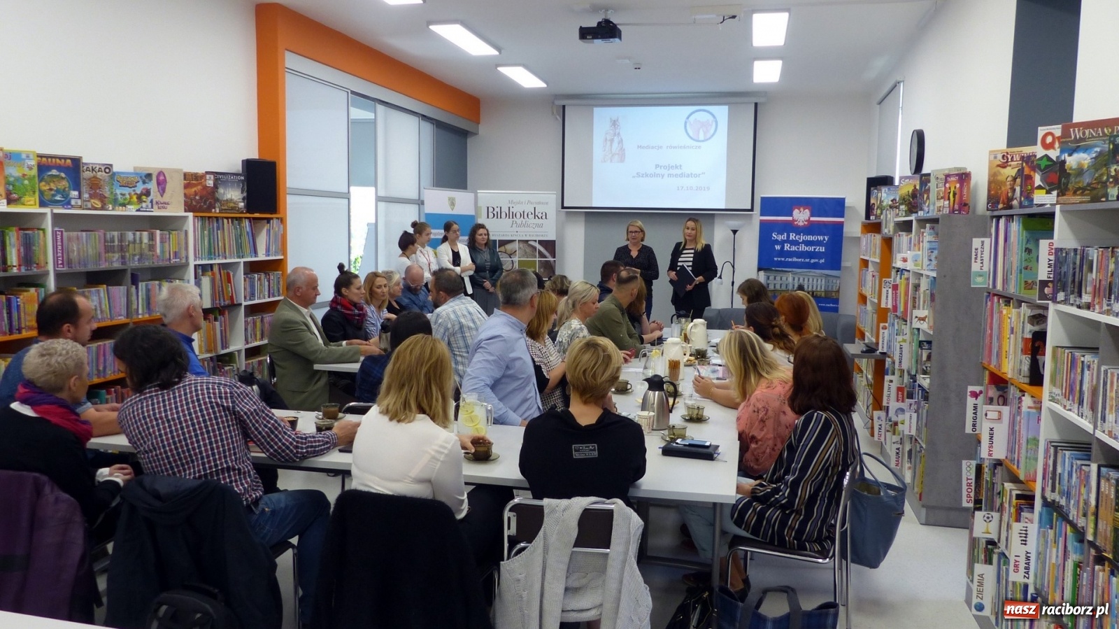 Zdjęcie w galerii na portalu naszraciborz.pl: W książnicy o mediacjach szkolnych i rówieśniczych wiadomości z regionu