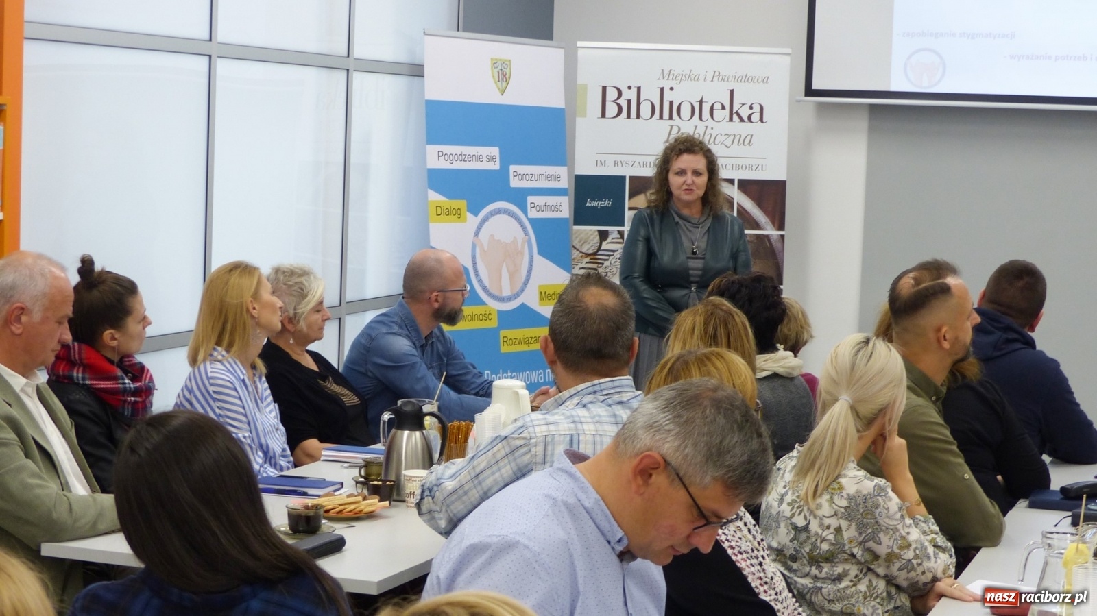 Zdjęcie w galerii na portalu naszraciborz.pl: W książnicy o mediacjach szkolnych i rówieśniczych wiadomości z regionu