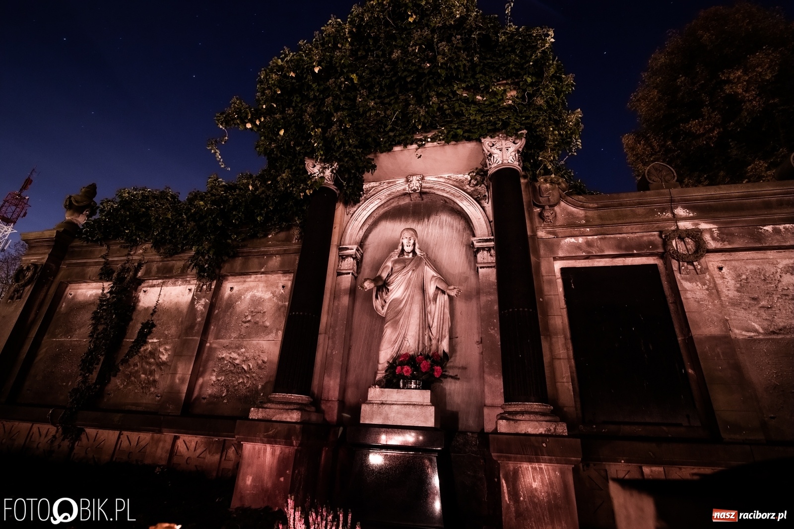 Zdjęcie w galerii na portalu naszraciborz.pl: Zbawieni w liczbie 144 tysięcy. Raciborskie Jeruzalem na Wszystkich Świętych [FOTO] wiadomości z regionu