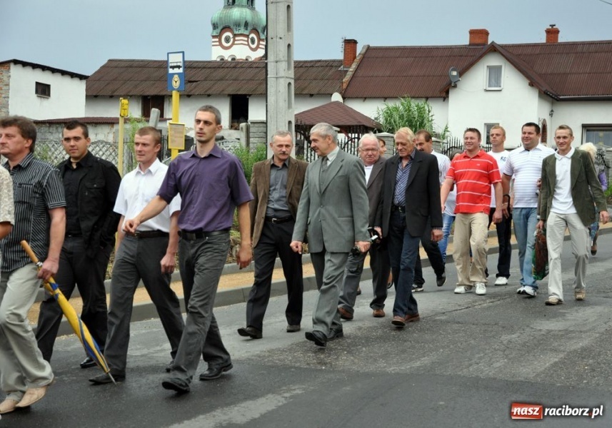 Zdjęcie w galerii na portalu naszraciborz.pl: Proboszcz wierny swojej drużynie wiadomości z regionu