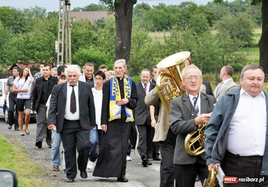 Zdjęcie w galerii na portalu naszraciborz.pl: Proboszcz wierny swojej drużynie wiadomości z regionu