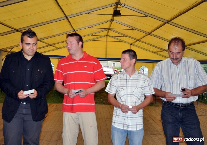 Zdjęcie w galerii na portalu naszraciborz.pl: Proboszcz wierny swojej drużynie wiadomości z regionu