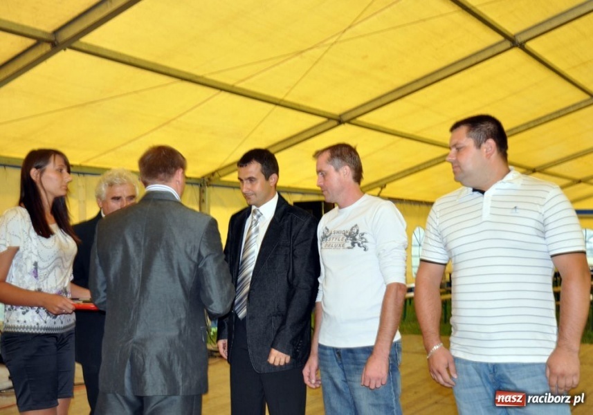 Zdjęcie w galerii na portalu naszraciborz.pl: Proboszcz wierny swojej drużynie wiadomości z regionu