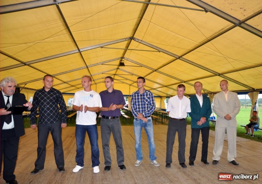 Zdjęcie w galerii na portalu naszraciborz.pl: Proboszcz wierny swojej drużynie wiadomości z regionu