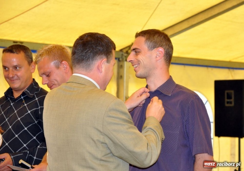 Zdjęcie w galerii na portalu naszraciborz.pl: Proboszcz wierny swojej drużynie wiadomości z regionu