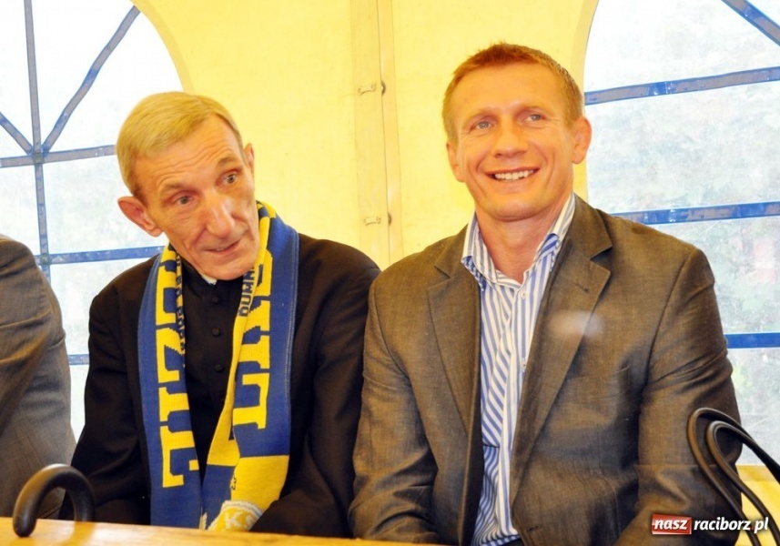 Zdjęcie w galerii na portalu naszraciborz.pl: Proboszcz wierny swojej drużynie wiadomości z regionu