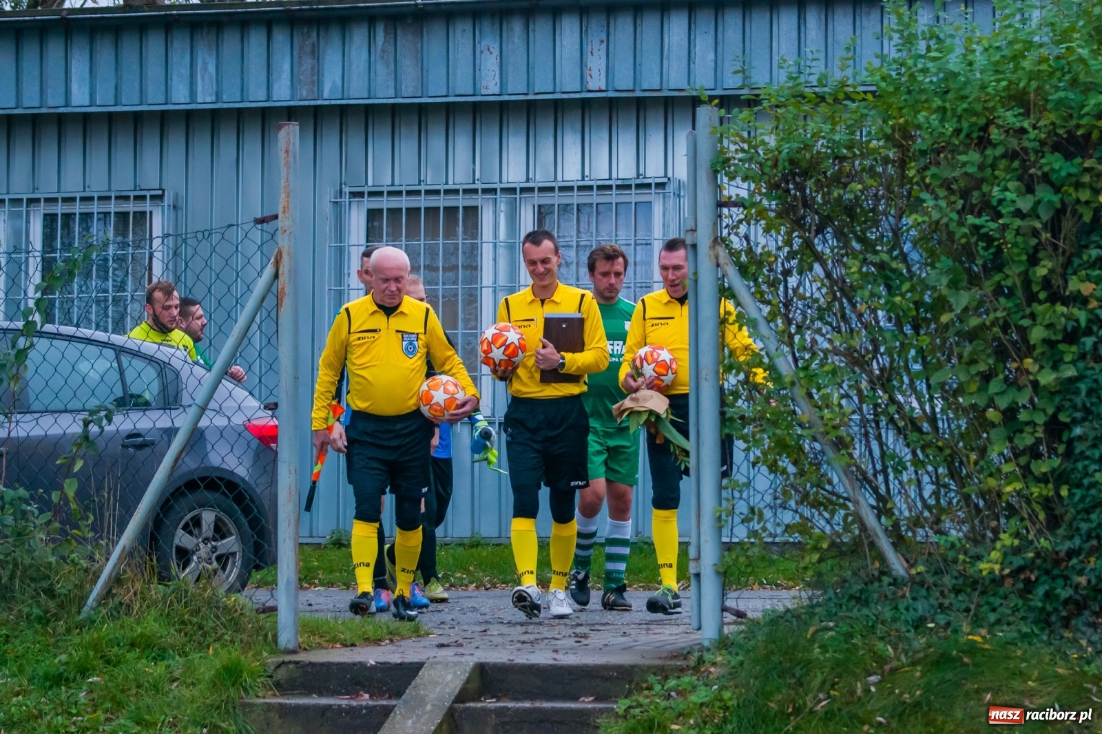 Zdjęcie w galerii na portalu naszraciborz.pl: Czarni lepsi od Rafako. 3000. mecz sędziego Czesława Sroki [FOTO] wiadomości z regionu