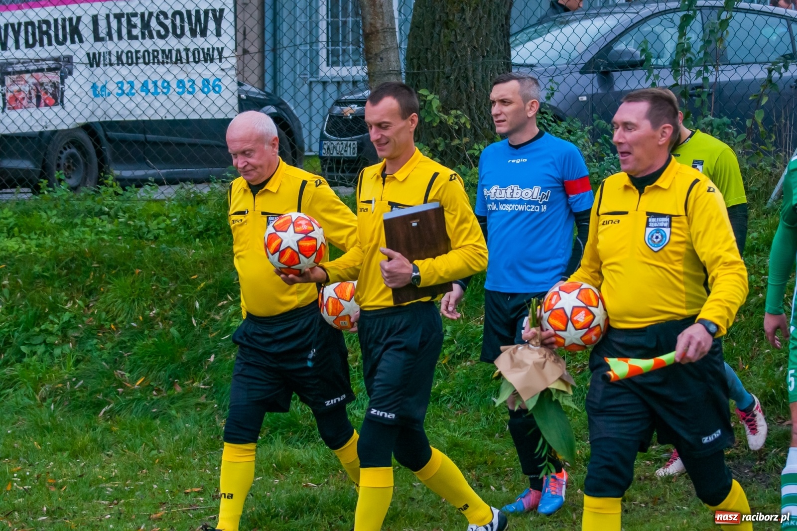Zdjęcie w galerii na portalu naszraciborz.pl: Czarni lepsi od Rafako. 3000. mecz sędziego Czesława Sroki [FOTO] wiadomości z regionu