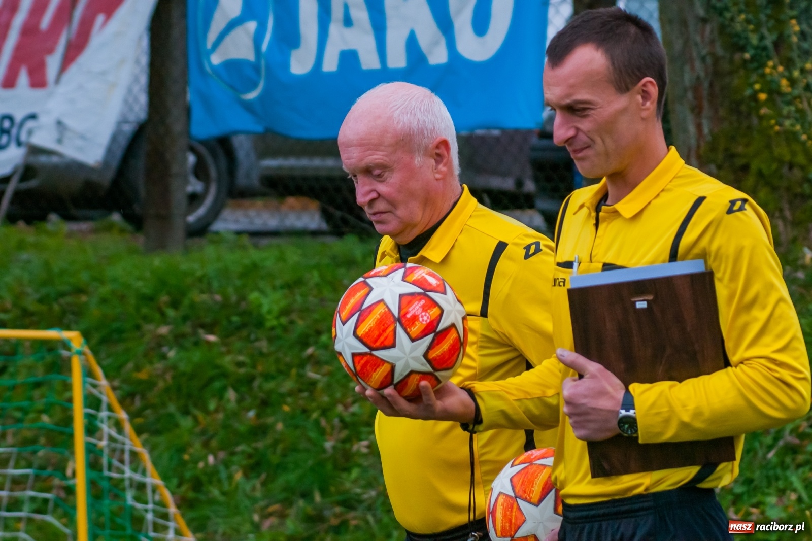 Zdjęcie w galerii na portalu naszraciborz.pl: Czarni lepsi od Rafako. 3000. mecz sędziego Czesława Sroki [FOTO] wiadomości z regionu