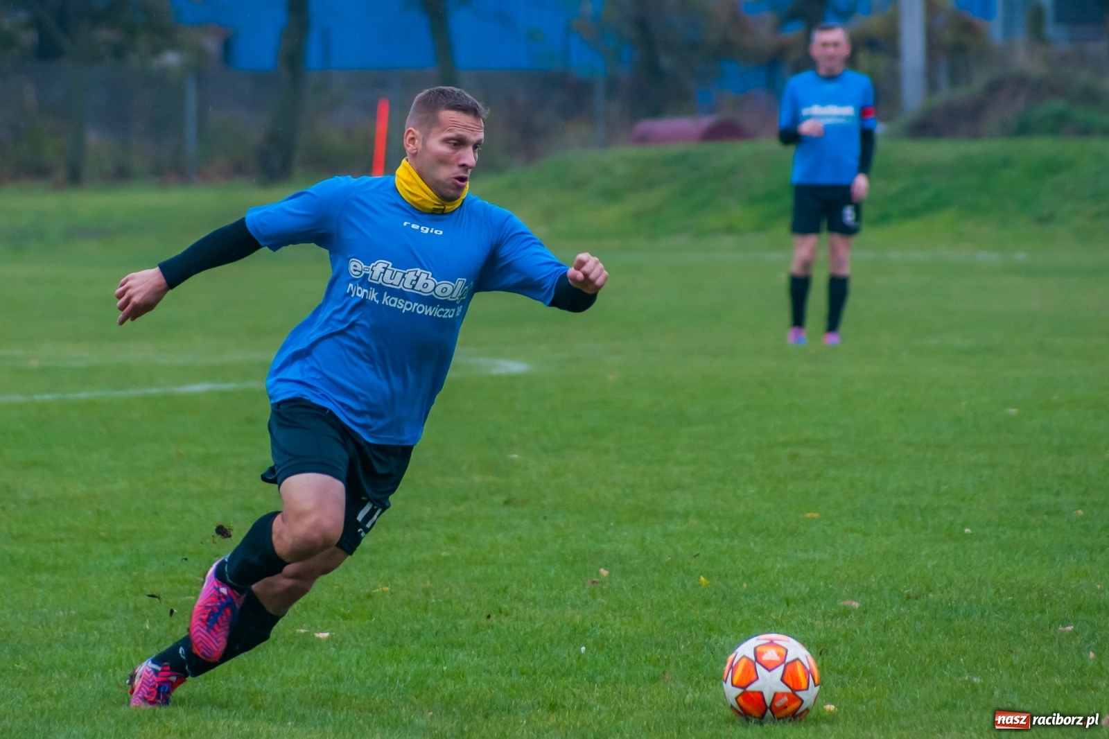 Zdjęcie w galerii na portalu naszraciborz.pl: Czarni lepsi od Rafako. 3000. mecz sędziego Czesława Sroki [FOTO] wiadomości z regionu