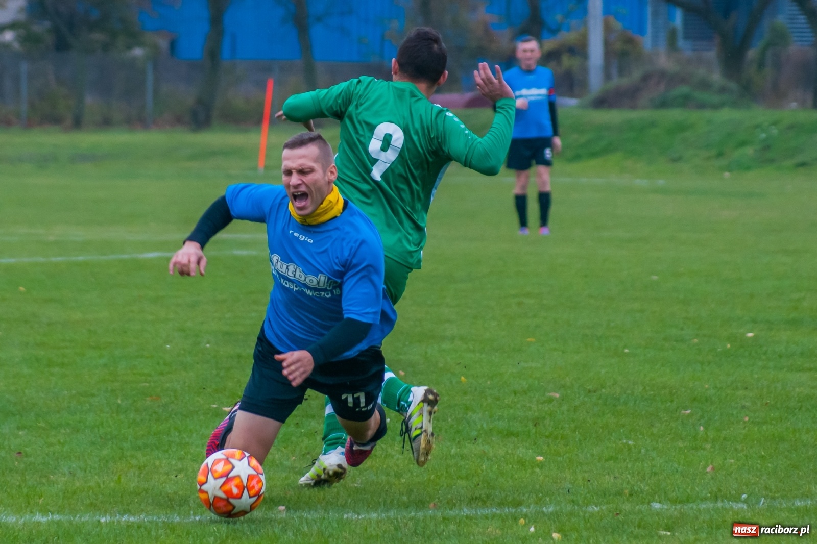 Zdjęcie w galerii na portalu naszraciborz.pl: Czarni lepsi od Rafako. 3000. mecz sędziego Czesława Sroki [FOTO] wiadomości z regionu