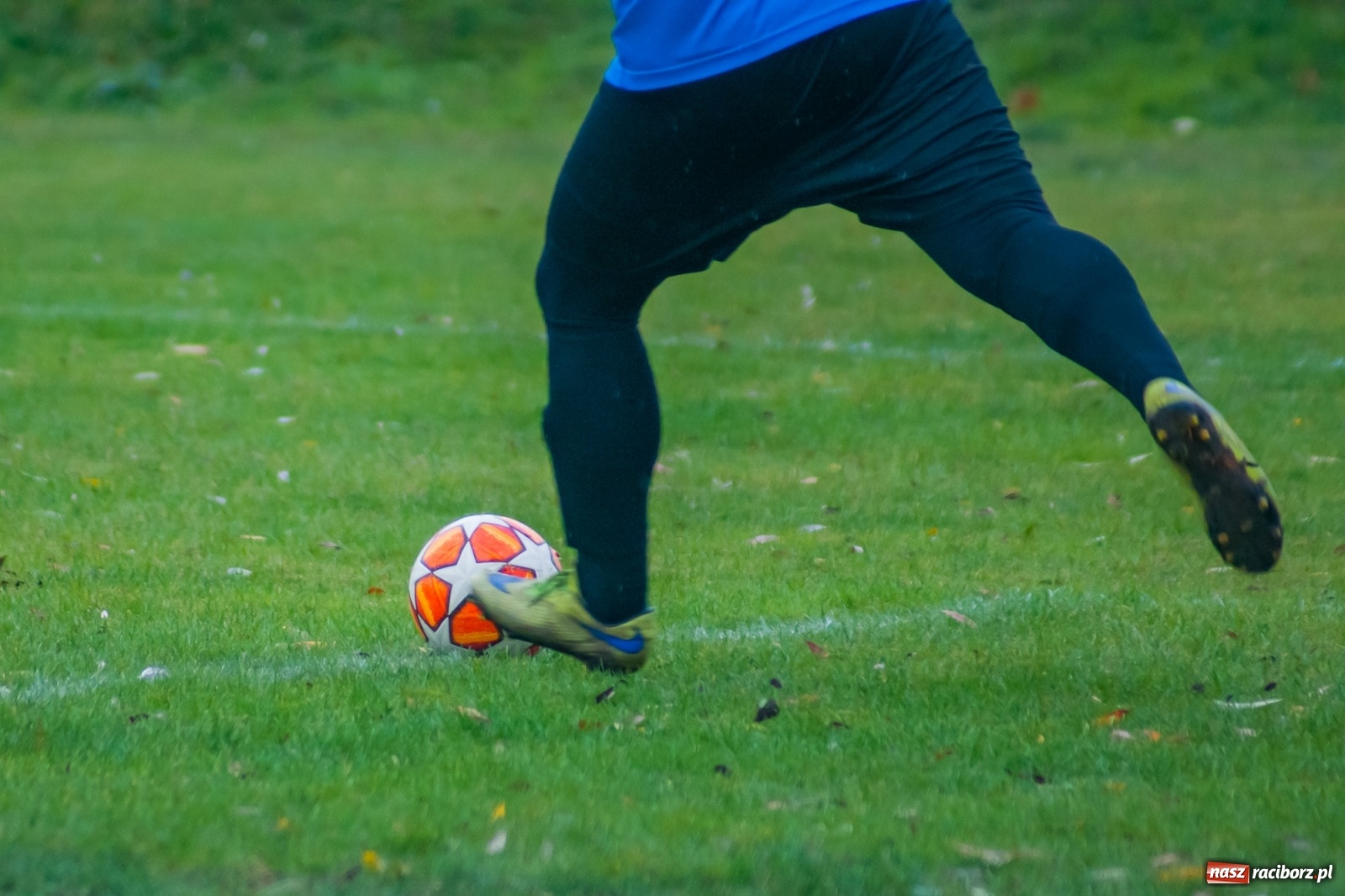 Zdjęcie w galerii na portalu naszraciborz.pl: Czarni lepsi od Rafako. 3000. mecz sędziego Czesława Sroki [FOTO] wiadomości z regionu