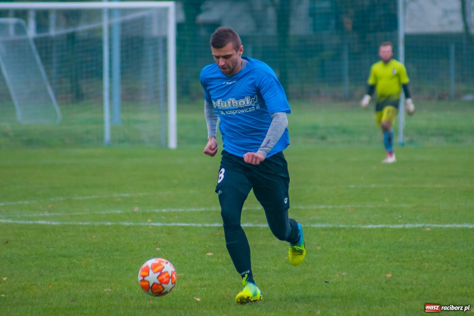Zdjęcie w galerii na portalu naszraciborz.pl: Czarni lepsi od Rafako. 3000. mecz sędziego Czesława Sroki [FOTO] wiadomości z regionu