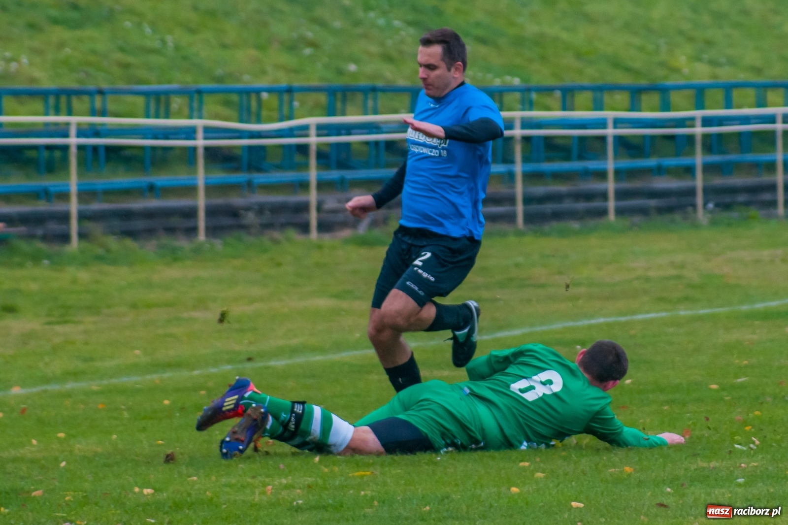 Zdjęcie w galerii na portalu naszraciborz.pl: Czarni lepsi od Rafako. 3000. mecz sędziego Czesława Sroki [FOTO] wiadomości z regionu