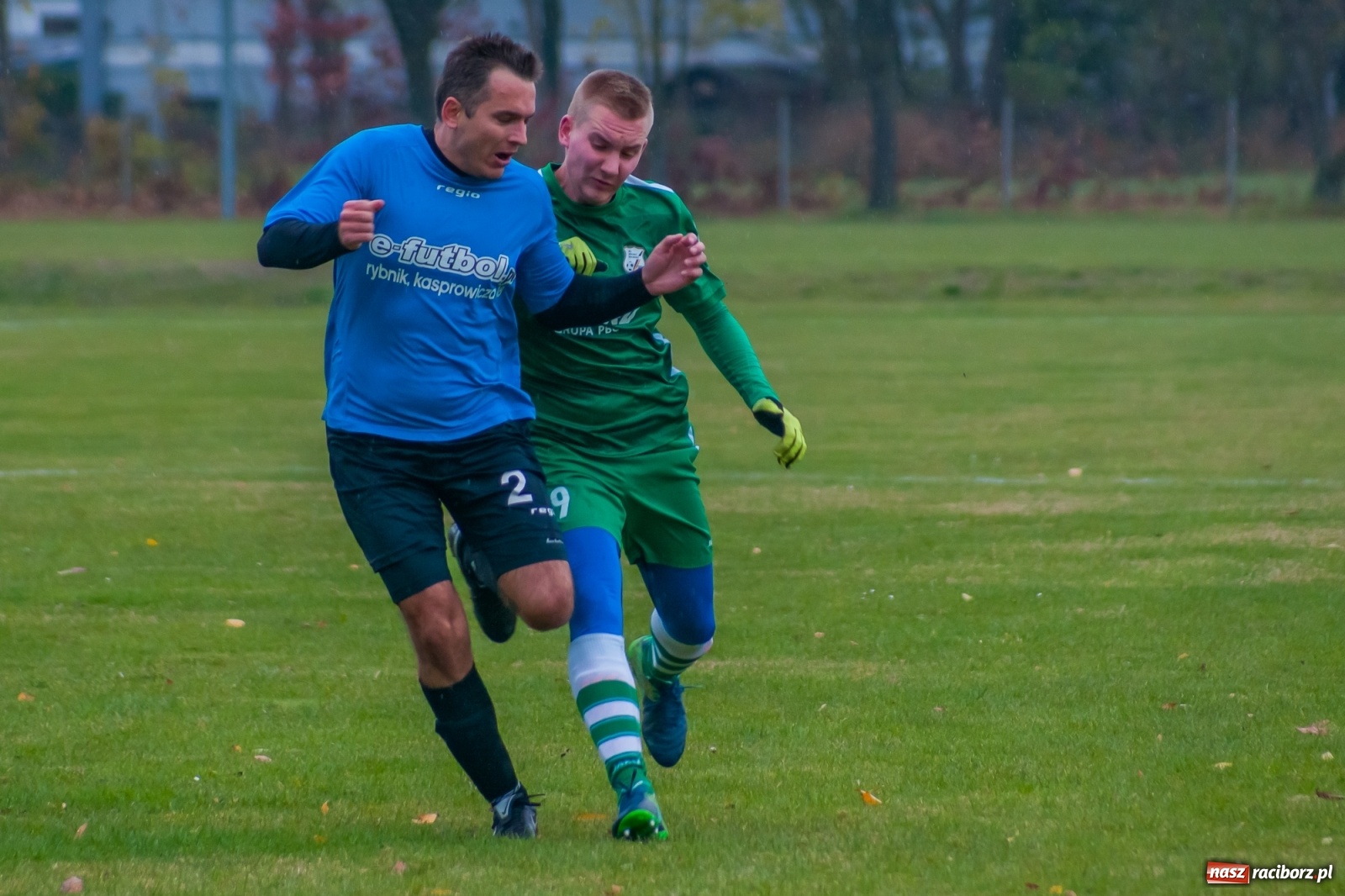 Zdjęcie w galerii na portalu naszraciborz.pl: Czarni lepsi od Rafako. 3000. mecz sędziego Czesława Sroki [FOTO] wiadomości z regionu
