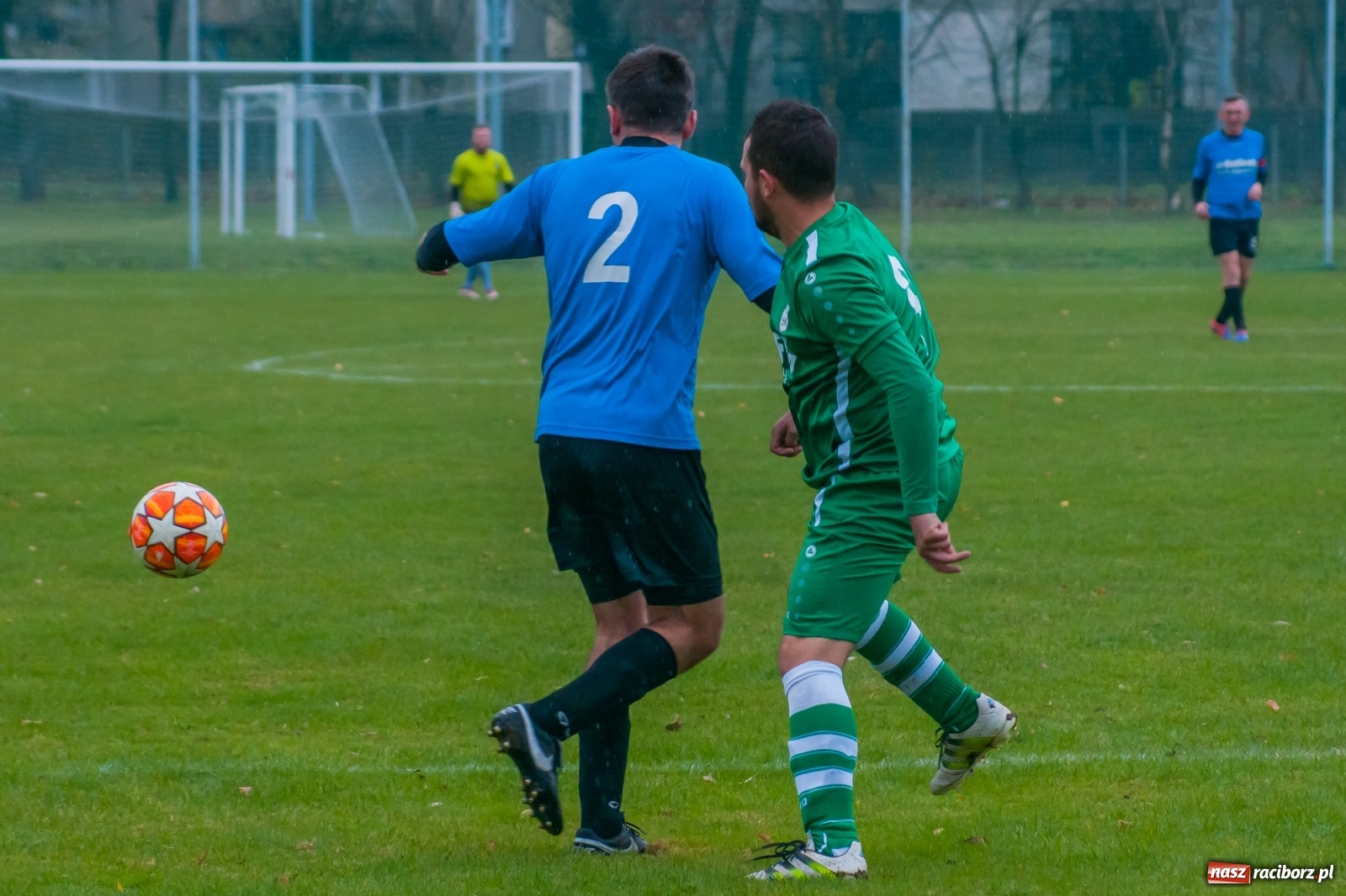 Zdjęcie w galerii na portalu naszraciborz.pl: Czarni lepsi od Rafako. 3000. mecz sędziego Czesława Sroki [FOTO] wiadomości z regionu