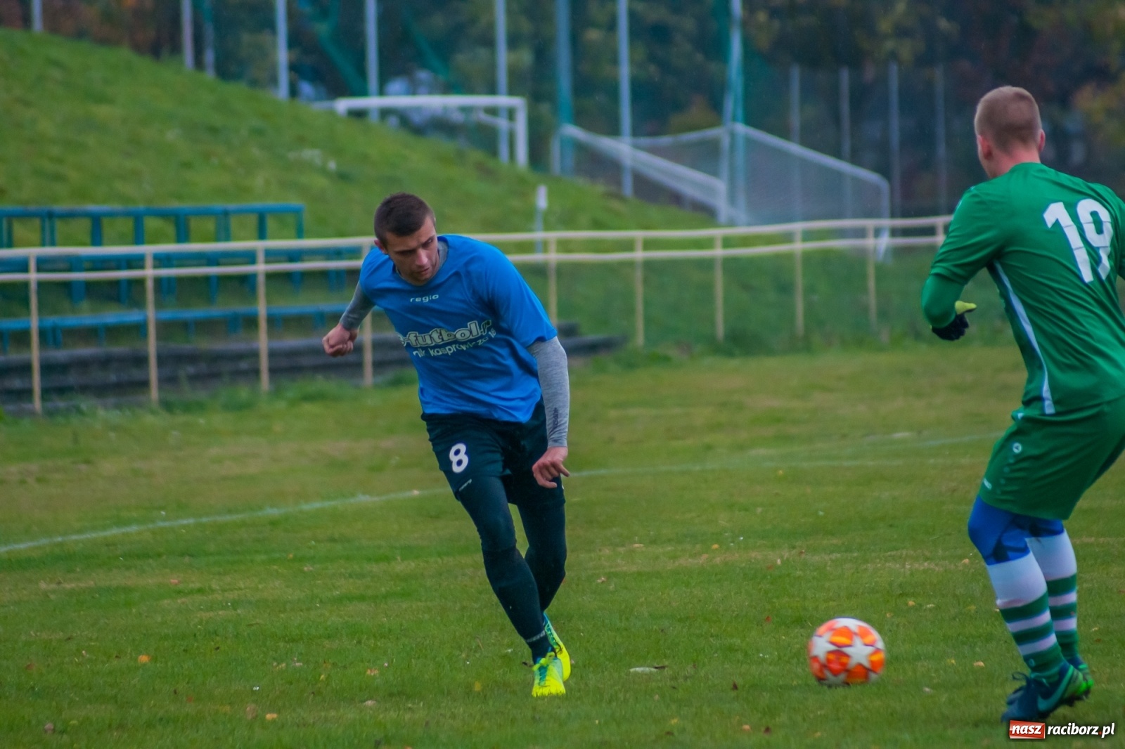 Zdjęcie w galerii na portalu naszraciborz.pl: Czarni lepsi od Rafako. 3000. mecz sędziego Czesława Sroki [FOTO] wiadomości z regionu