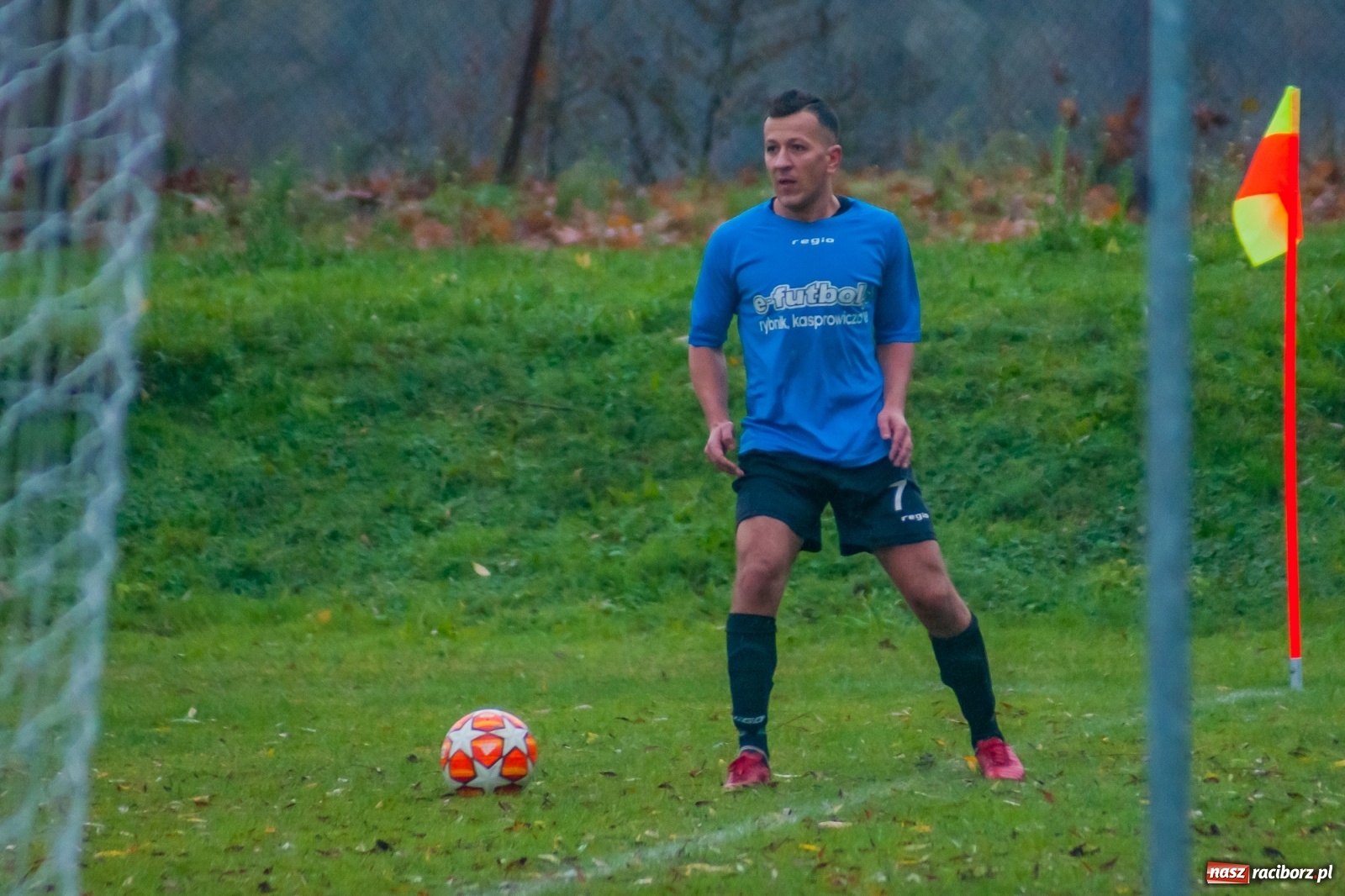 Zdjęcie w galerii na portalu naszraciborz.pl: Czarni lepsi od Rafako. 3000. mecz sędziego Czesława Sroki [FOTO] wiadomości z regionu