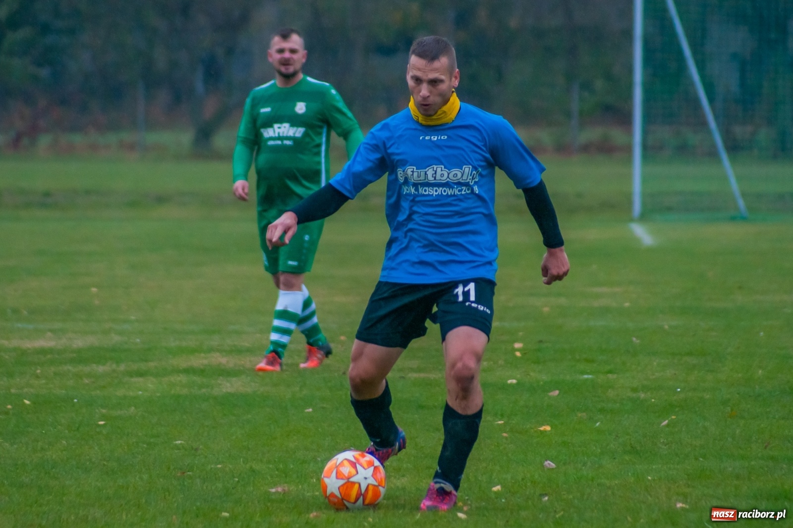 Zdjęcie w galerii na portalu naszraciborz.pl: Czarni lepsi od Rafako. 3000. mecz sędziego Czesława Sroki [FOTO] wiadomości z regionu