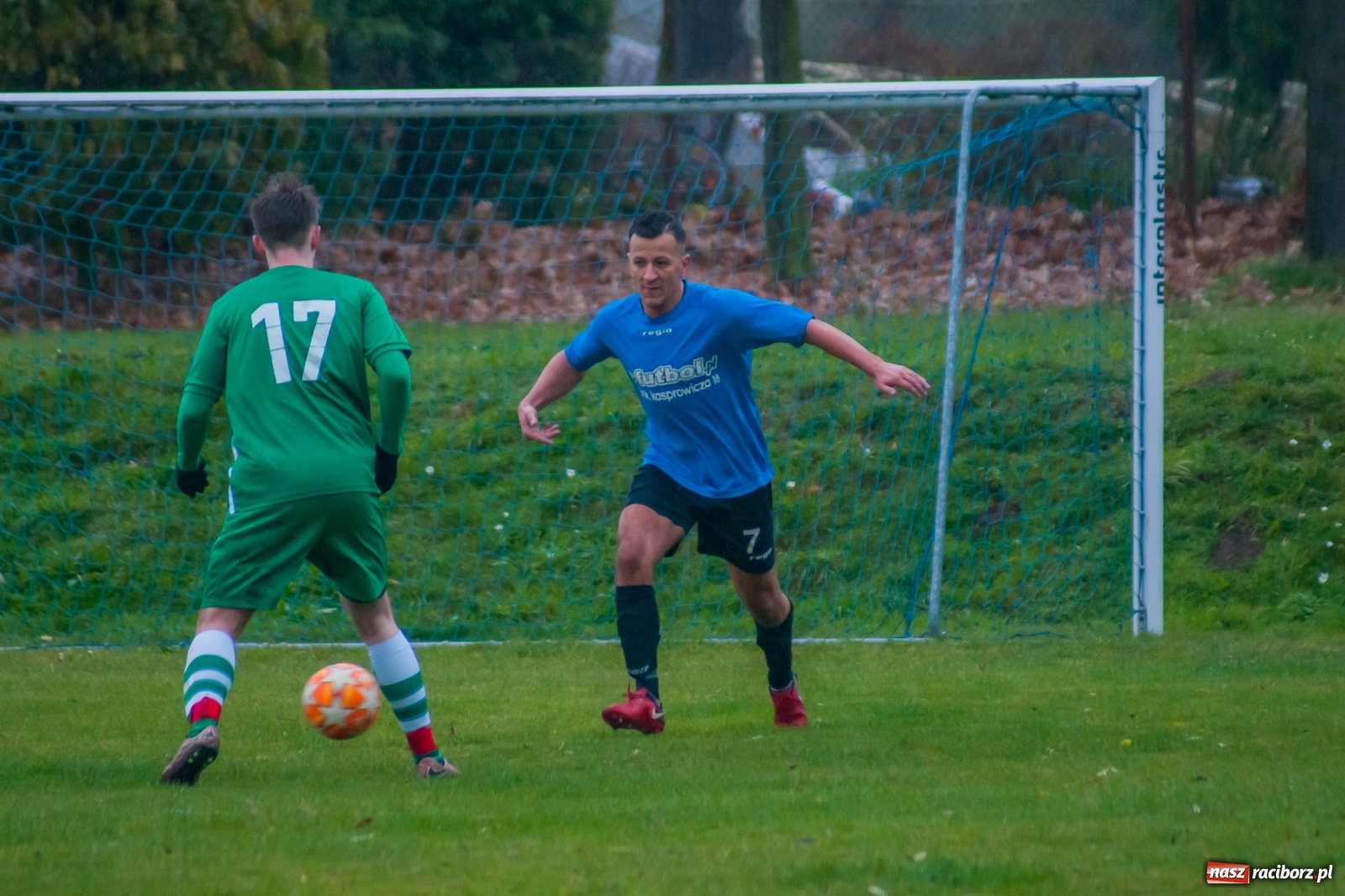 Zdjęcie w galerii na portalu naszraciborz.pl: Czarni lepsi od Rafako. 3000. mecz sędziego Czesława Sroki [FOTO] wiadomości z regionu