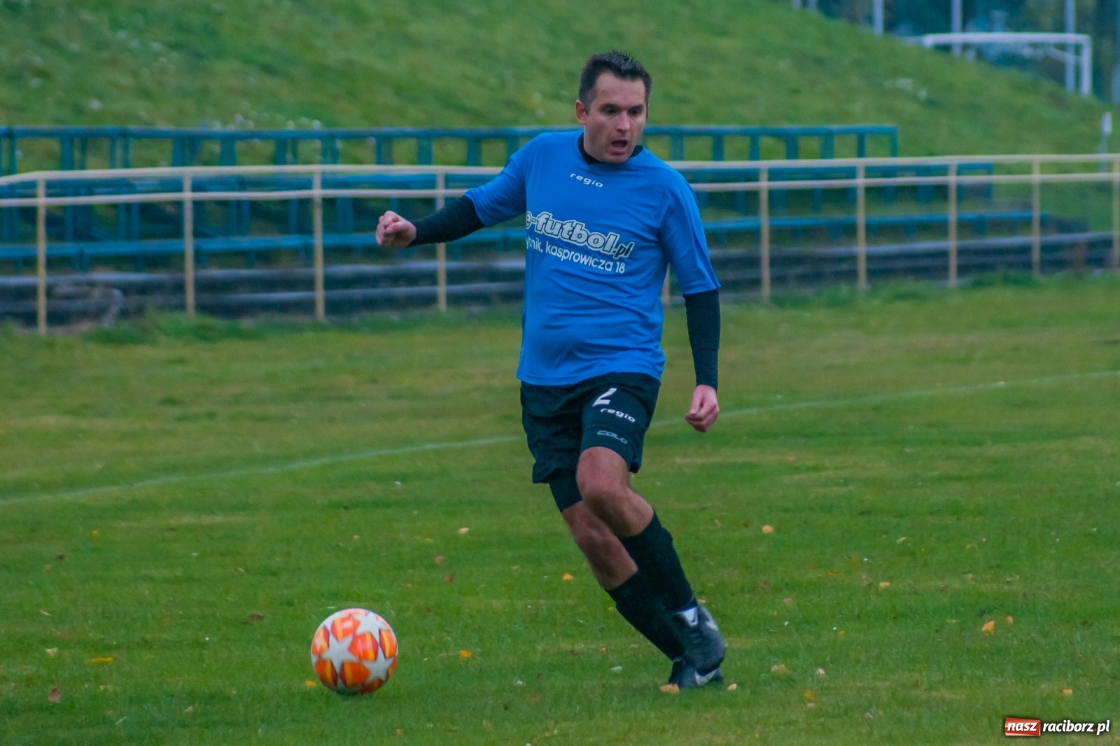 Zdjęcie w galerii na portalu naszraciborz.pl: Czarni lepsi od Rafako. 3000. mecz sędziego Czesława Sroki [FOTO] wiadomości z regionu